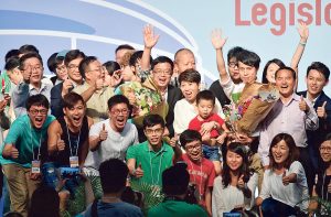 非建制候選人棄選，加上選民自發參與策略性投票，令泛民陣營得以成功保住三個超區議席。