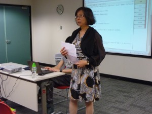 「閱讀版圖」作者龔蒙合心女士向參加者分享範文教學心得