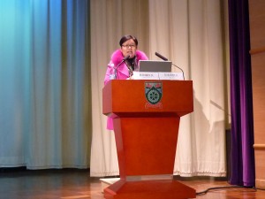 伍美英校長 (聖匠小學)